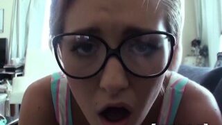 Mofos – Nerdy hipster girl lovs cock